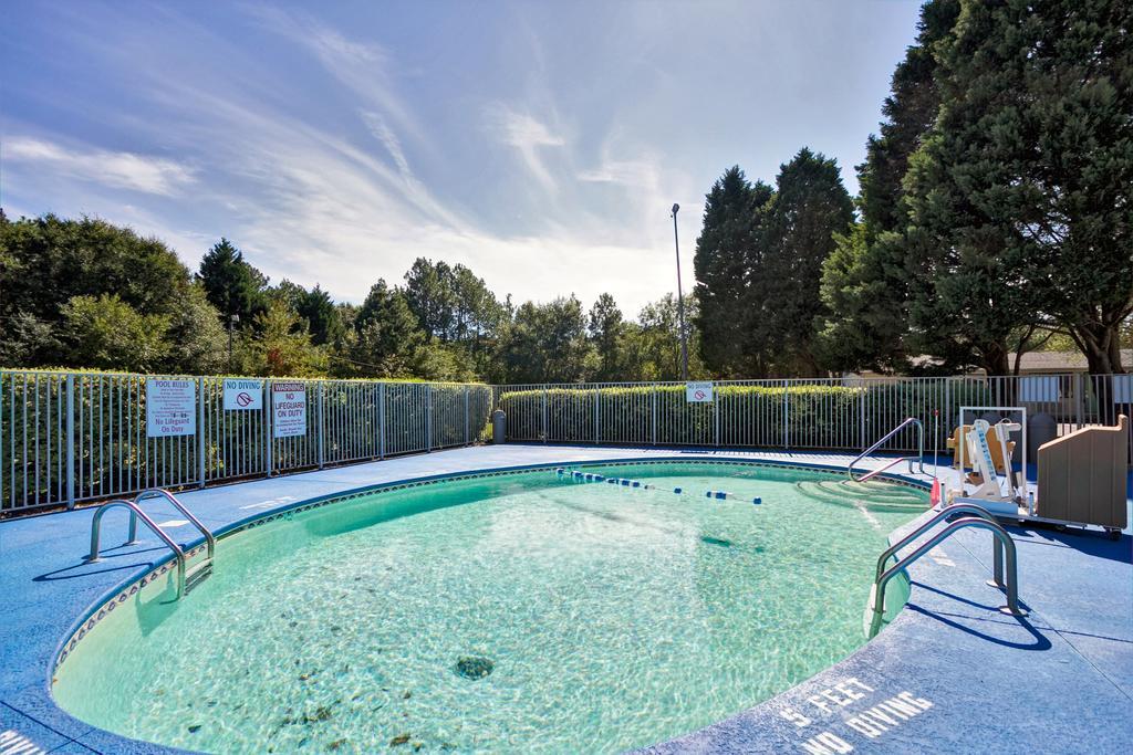 Super 8 By Wyndham Aberdeen Southern Pines מראה חיצוני תמונה