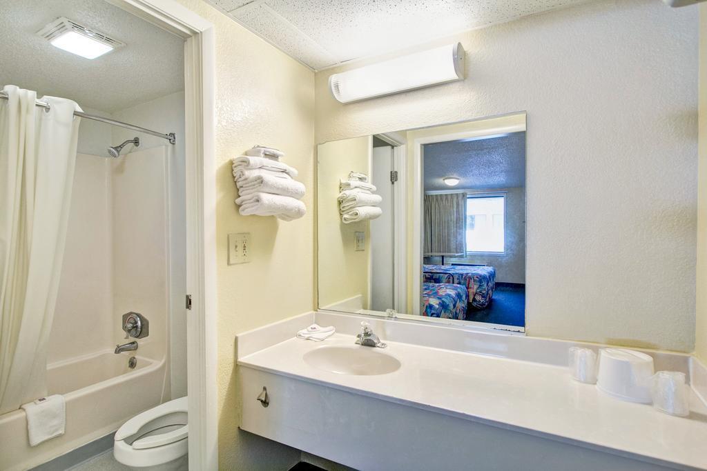 Super 8 By Wyndham Aberdeen Southern Pines מראה חיצוני תמונה