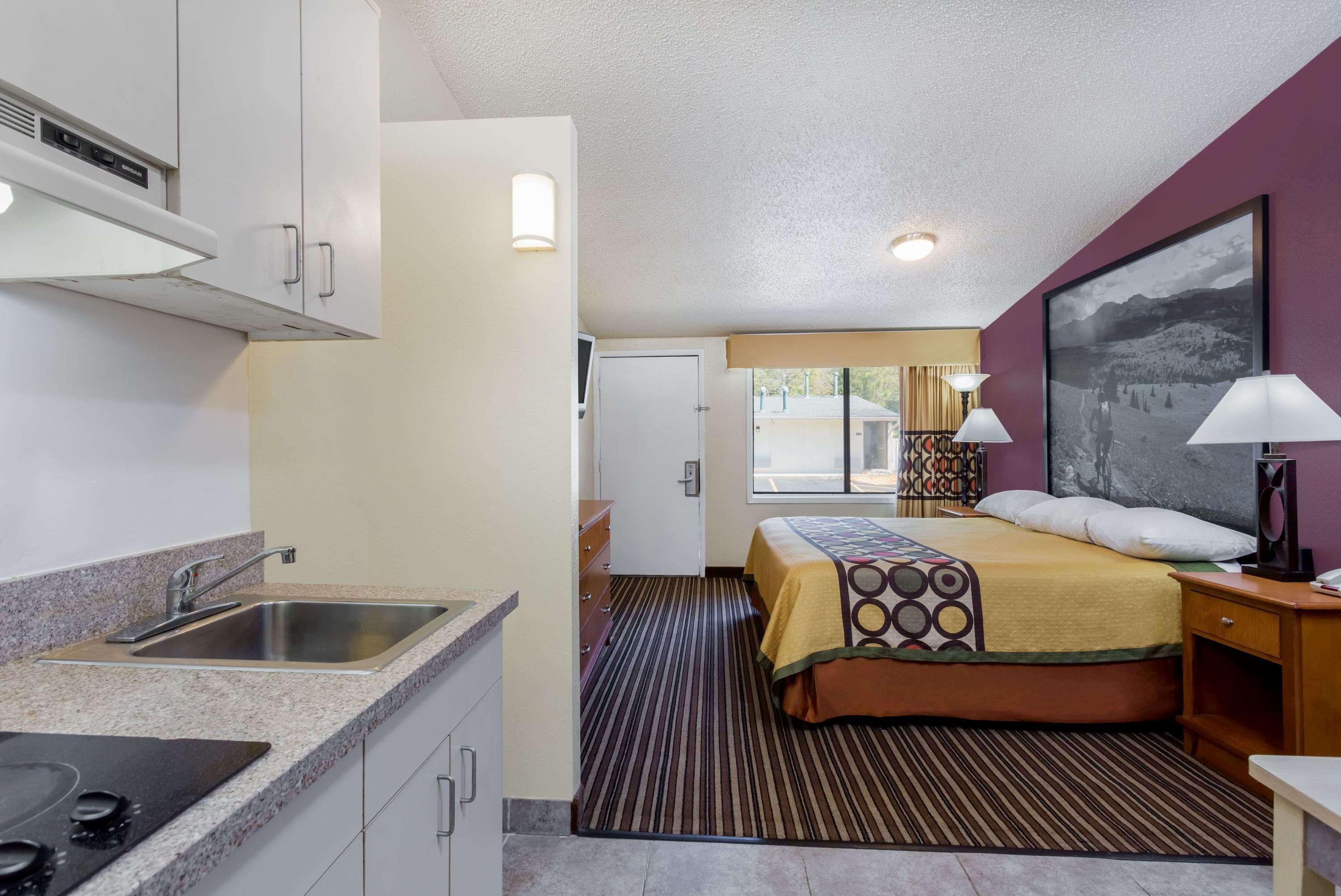 Super 8 By Wyndham Aberdeen Southern Pines מראה חיצוני תמונה