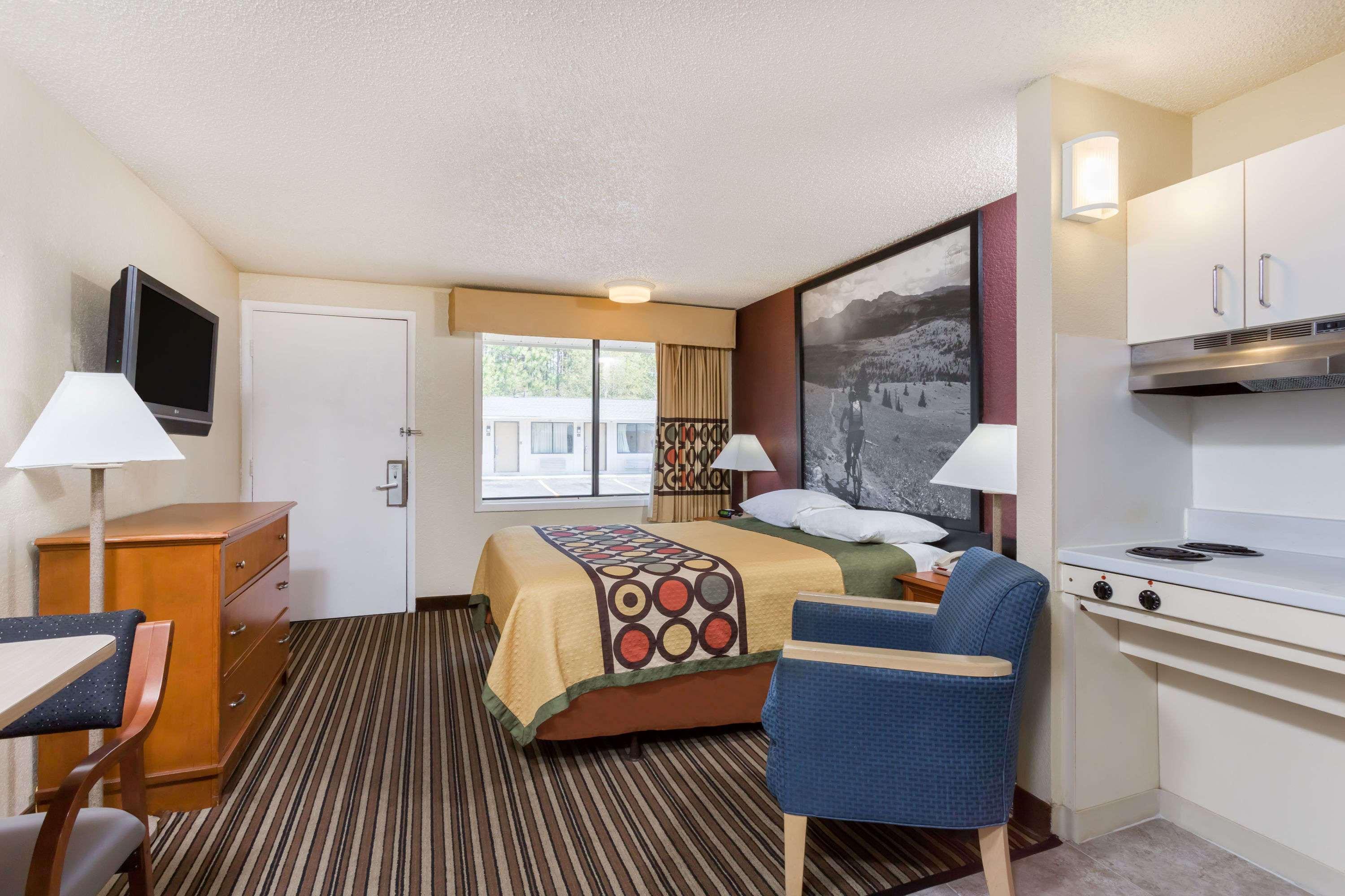 Super 8 By Wyndham Aberdeen Southern Pines מראה חיצוני תמונה