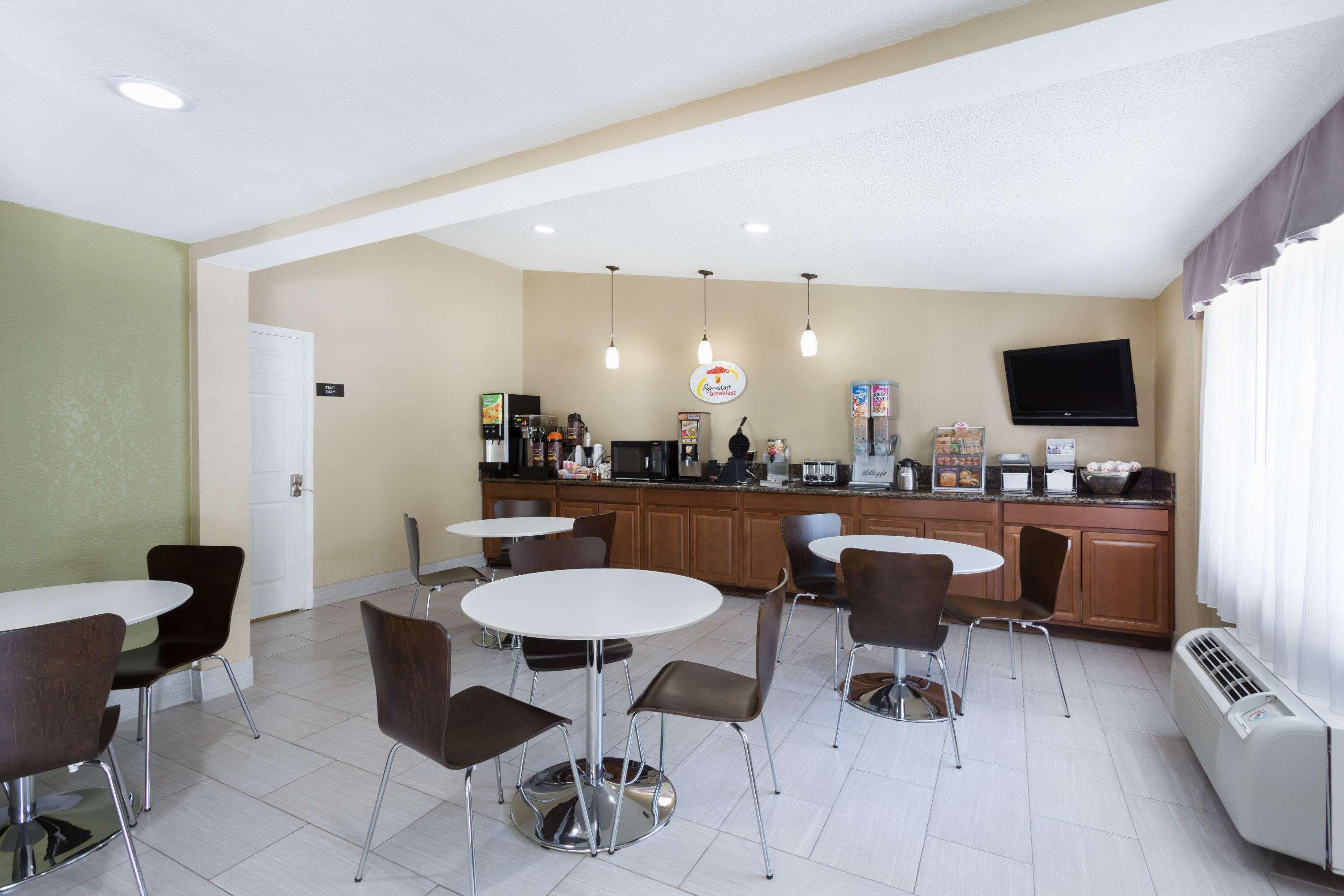 Super 8 By Wyndham Aberdeen Southern Pines מראה חיצוני תמונה