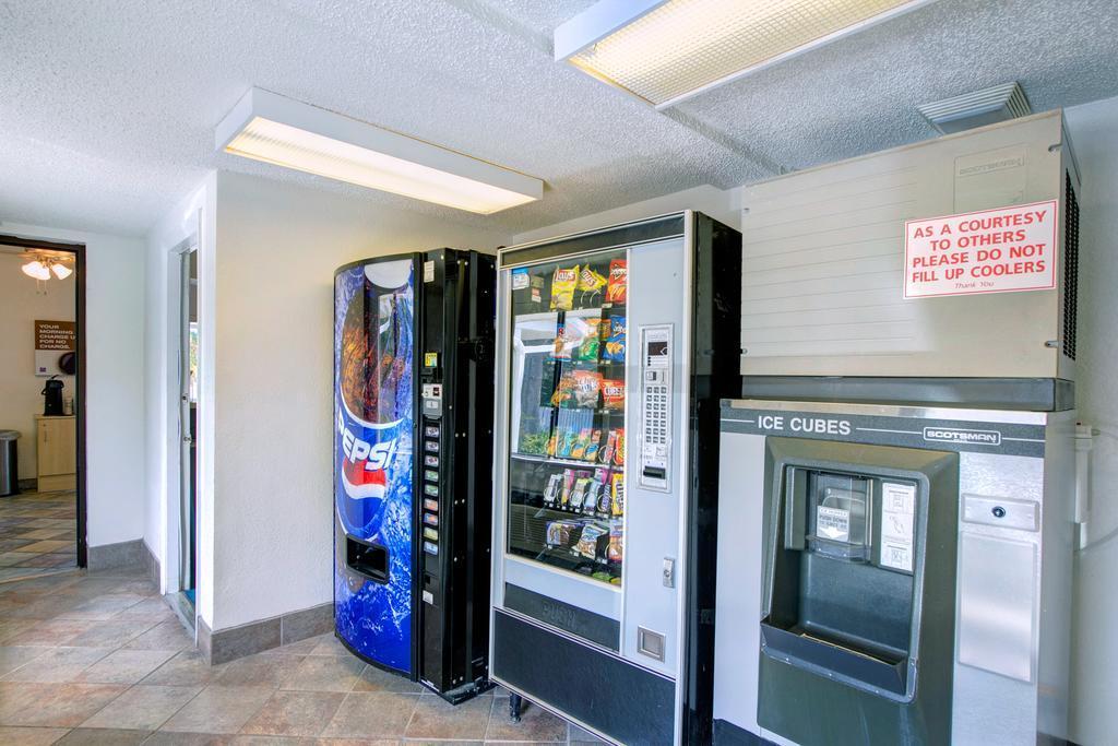 Super 8 By Wyndham Aberdeen Southern Pines מראה חיצוני תמונה