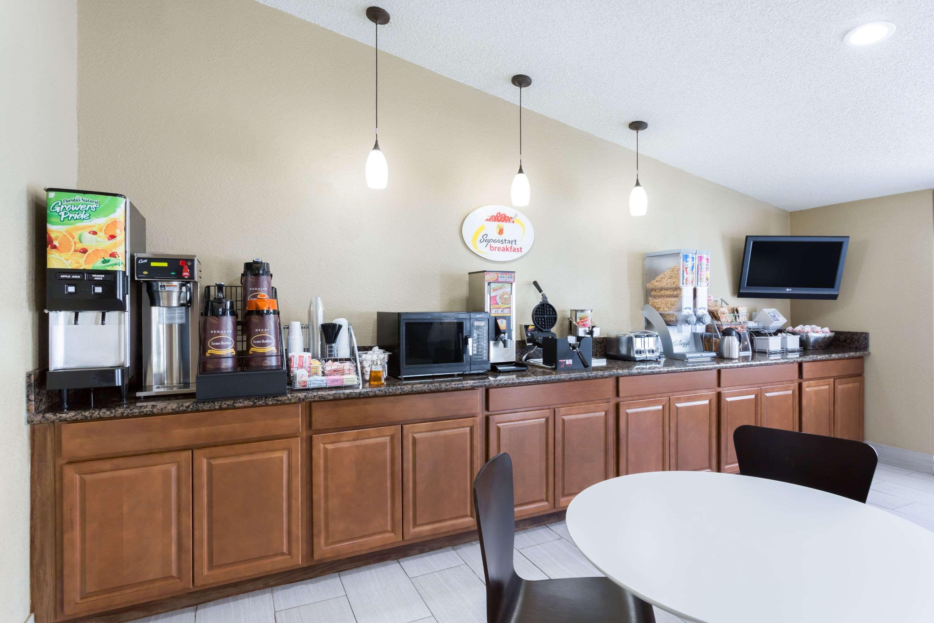 Super 8 By Wyndham Aberdeen Southern Pines מראה חיצוני תמונה
