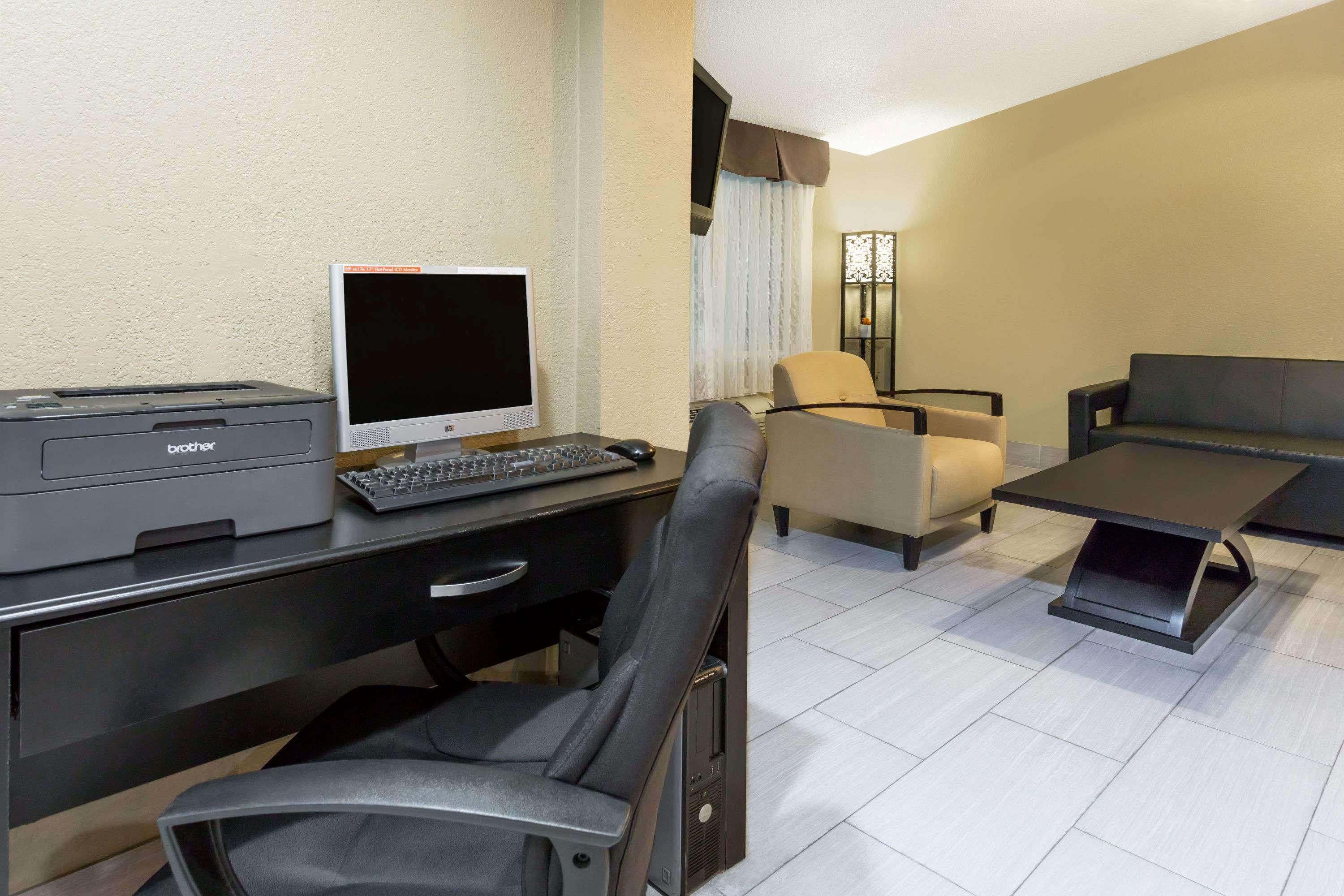 Super 8 By Wyndham Aberdeen Southern Pines מראה חיצוני תמונה