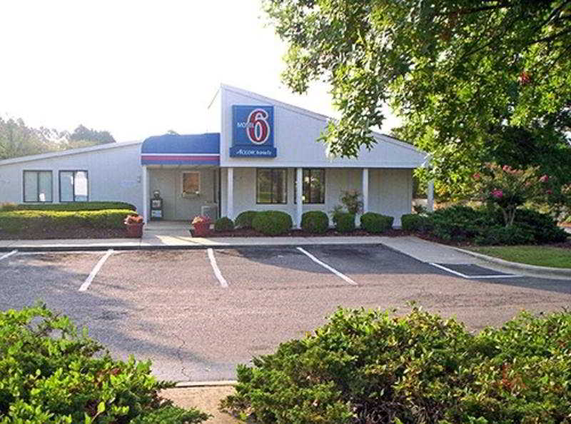 Super 8 By Wyndham Aberdeen Southern Pines מראה חיצוני תמונה