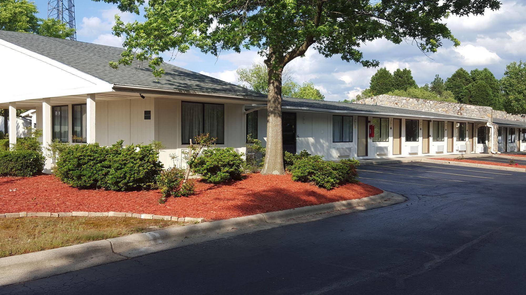 Super 8 By Wyndham Aberdeen Southern Pines מראה חיצוני תמונה