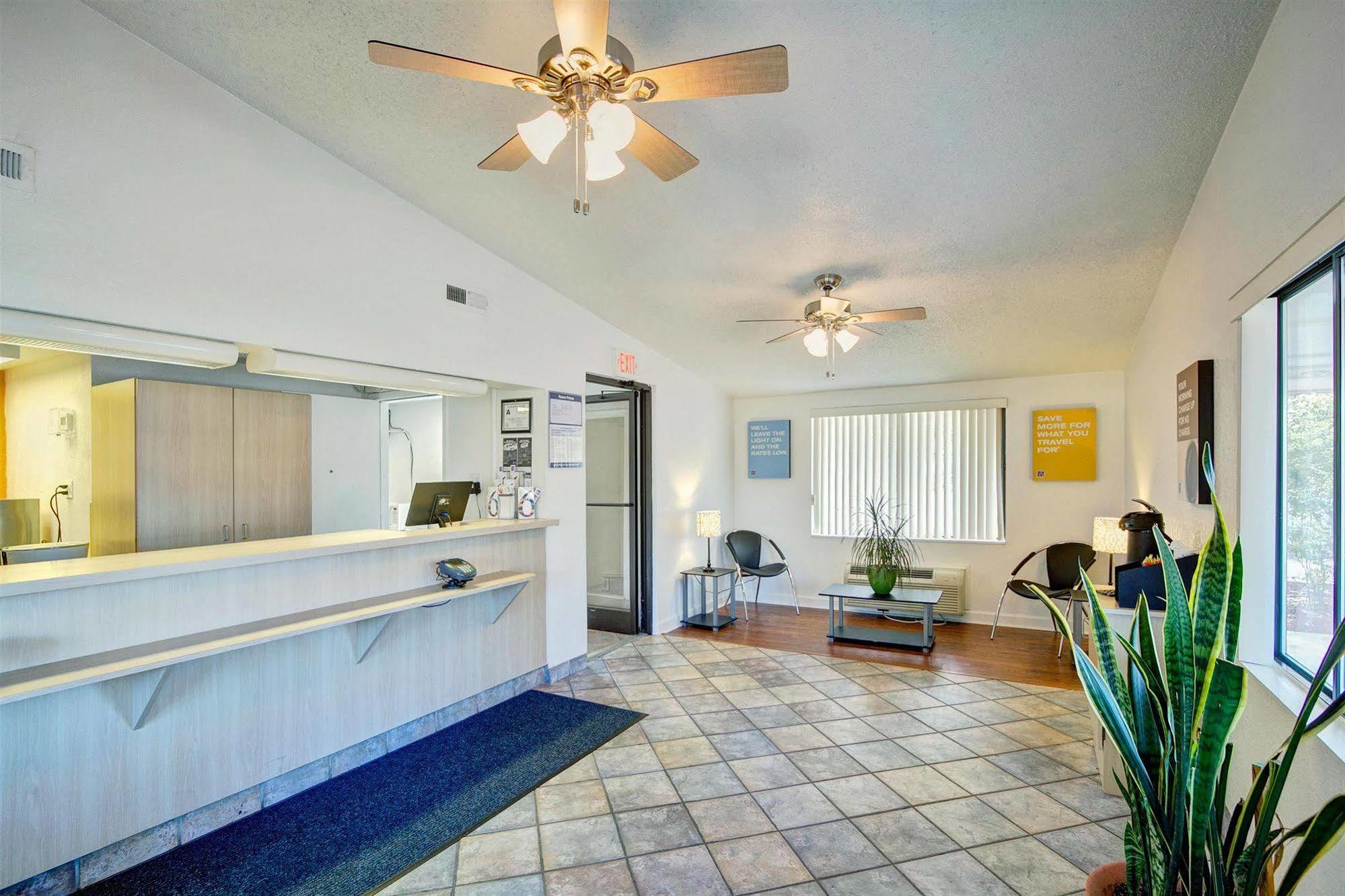 Super 8 By Wyndham Aberdeen Southern Pines מראה חיצוני תמונה