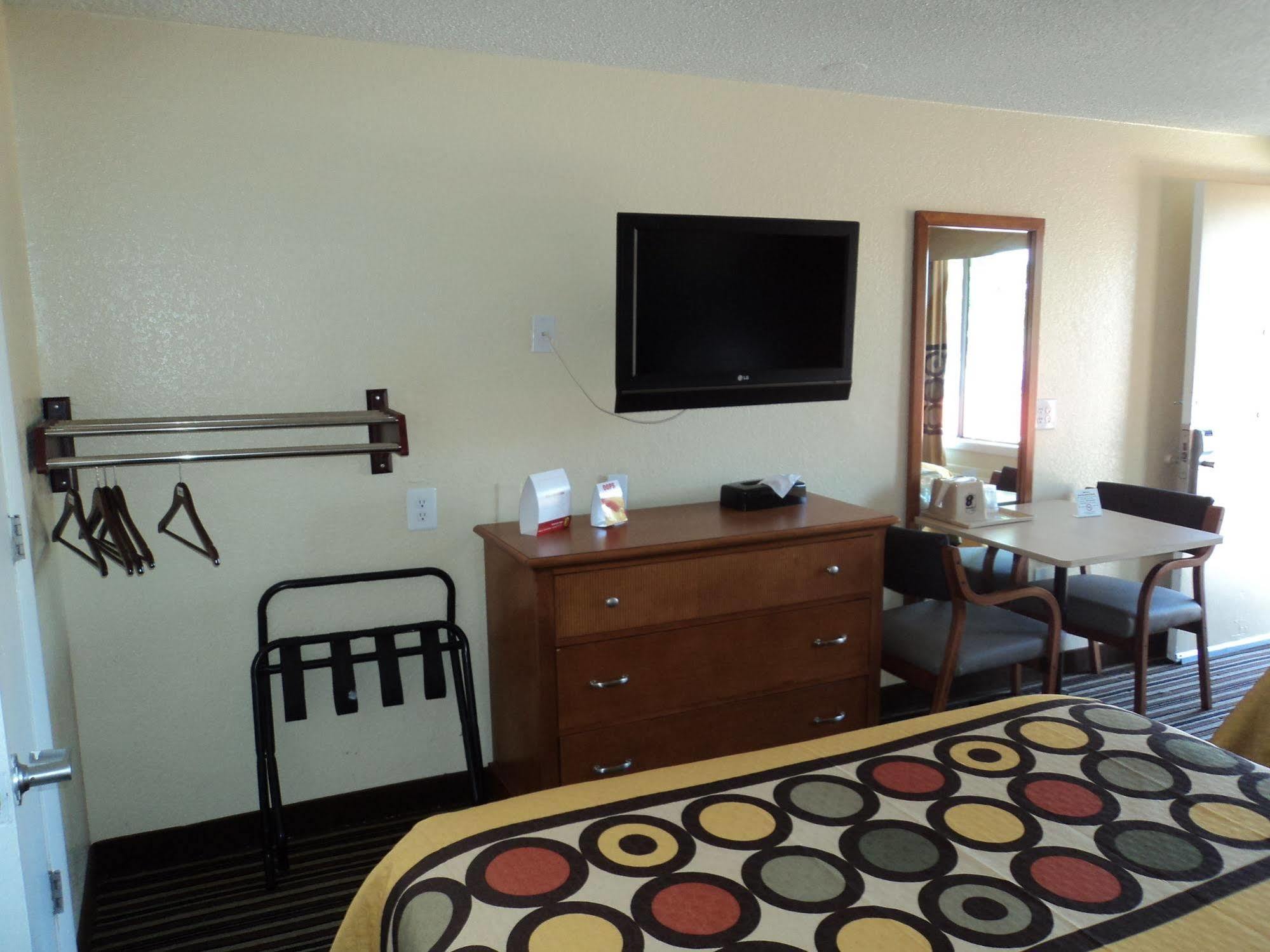 Super 8 By Wyndham Aberdeen Southern Pines מראה חיצוני תמונה