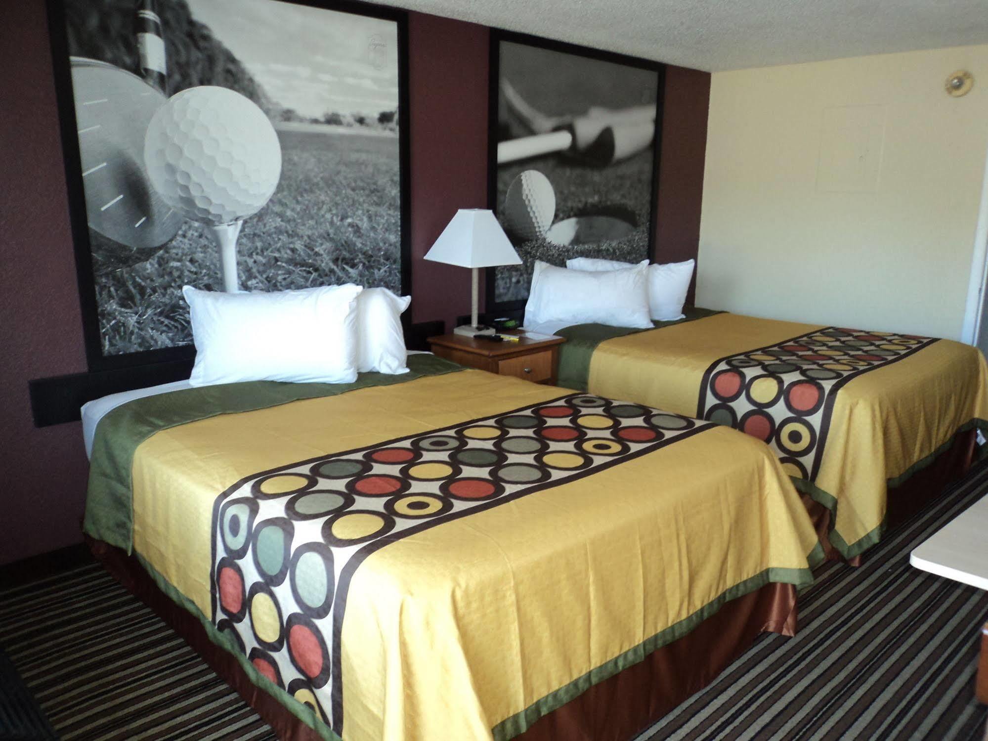Super 8 By Wyndham Aberdeen Southern Pines מראה חיצוני תמונה