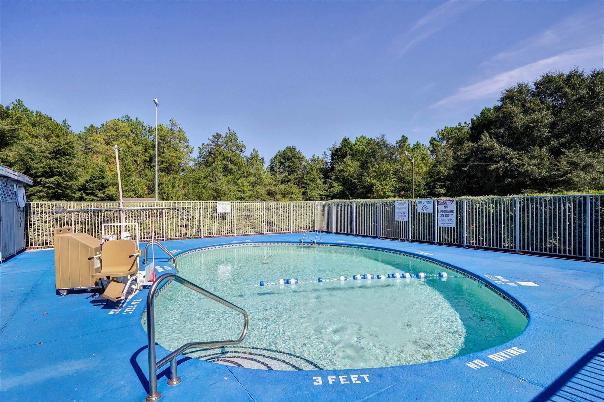 Super 8 By Wyndham Aberdeen Southern Pines מראה חיצוני תמונה